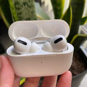 AirPods Pro with Wireless Charging Case - Like New
